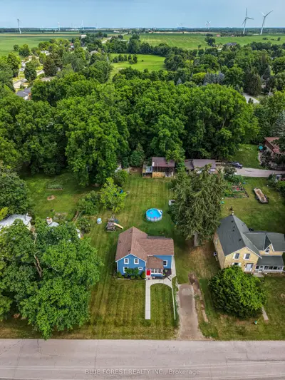 9 Union Street E, Lambton Shores, On N0m 1b0
