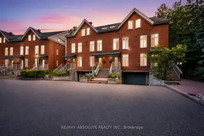 20 Charlevoix Street 16, Vanier And Kingsview Park, On K1l 8k5