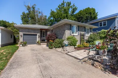 36 N Huron Street N, Saugeen Shores, On N0h 2l0