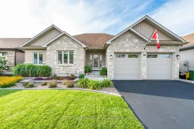 10 Noble Crescent, Petawawa, On K8h 0g1