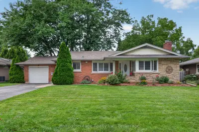 9 Strathearn Avenue, Grimsby, On L3m 3a5