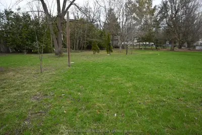 20 Grand Trunk Avenue, Lansdowne Village, On K0e 1l0