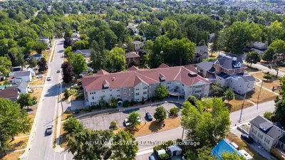 8 Huron Street 106, Kawartha Lakes, On K9v 6k3