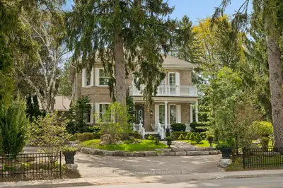 212 Queen Street E, Cambridge, On N3c 2b4