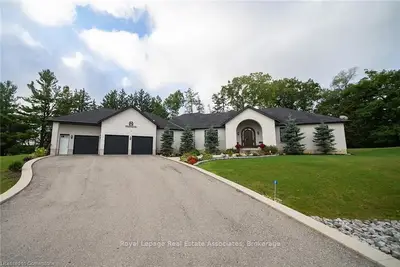 325 Mclean School Road 8, Brant, On N0e 1n0