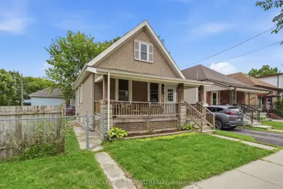 132 Oak Street, London East, On N5z 2h6
