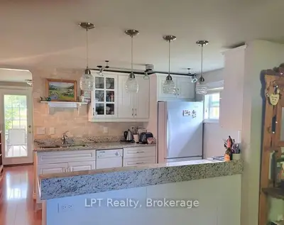 17 Bay Avenue, Prince Edward County, On K0k 1t0