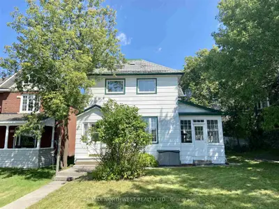 Detached in Kenora