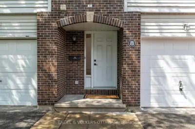 8 Almond Lane, Kanata, On K2l 3t2