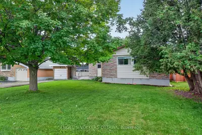 Detached in Meadowlands - Crestview and Area