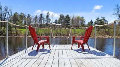 8 Knowles Crescent, Seguin, On P0c 1j0
