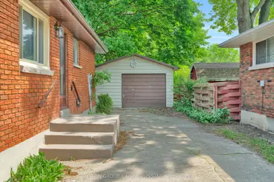 34 Hillcrest Avenue, Chatham-kent, On N7m 4e7