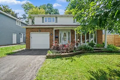 10 Woodview Crescent, Blackburn Hamlet, On K1b 3a9