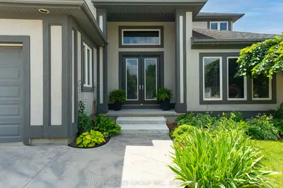 944 Collins Drive, London South, On N6k 4x6