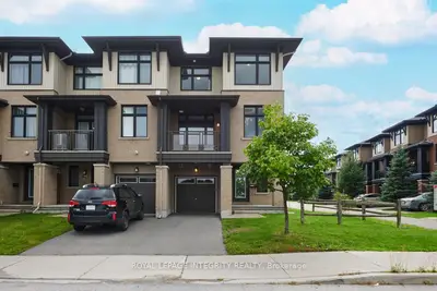 Att/Row/Townhouse in Blossom Park - Airport and Area
