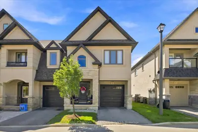 Att/Row/Townhouse in Hamilton