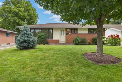 1143 Gateway Road, Parkway Park - Queensway Terrace S And Area, On K2c 2w8