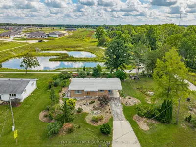 52 Gill Road, Lambton Shores, On N0m 1t0