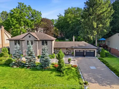 28 Stonegate Drive, Hamilton, On L9g 3r7