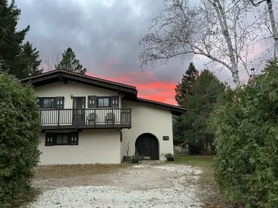 118 Campbell Crescent, Blue Mountains, On L9y 0p9
