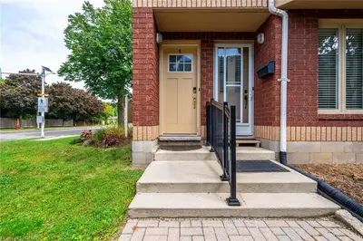 266 Limeridge Road E 1, Hamilton, On L9a 2s7