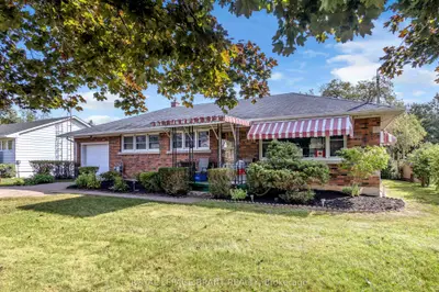 7 Willowdale Street, Brant, On N3t 5l7