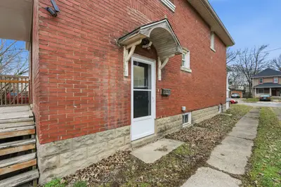 27 Albert Street Upper, Welland, On L3b 4l1