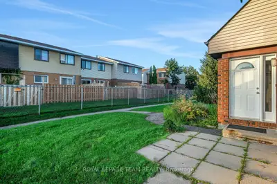 13 Woodvale Green Unit# A, South Of Baseline To Knoxdale, On K2g 4h1