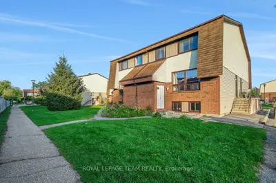 13 Woodvale Green Unit# A, South Of Baseline To Knoxdale, On K2g 4h1