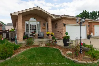 54 Republic Avenue, Hamilton, On L9b 2g7