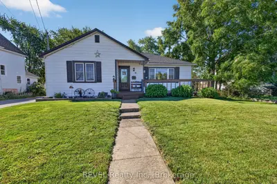 33 Lewis Street, Fort Erie, On L2a 2p8