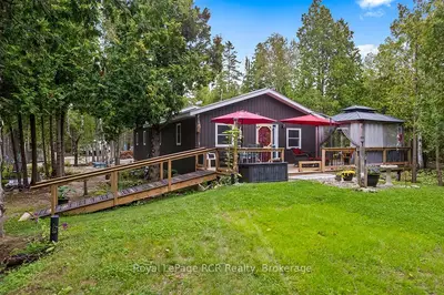 269 Lindsay Road 20 Road, Northern Bruce Peninsula, On N0h 1z0