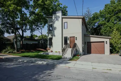 14 Lundy Lane, London South, On N6c 3g5