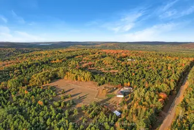 31 McLean Road, Hastings Highlands, ON K0L 2R0
