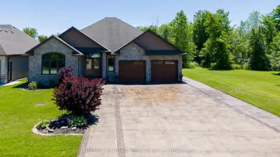 3849 Ferne Avenue, Plympton-wyoming, On N0n 1e0