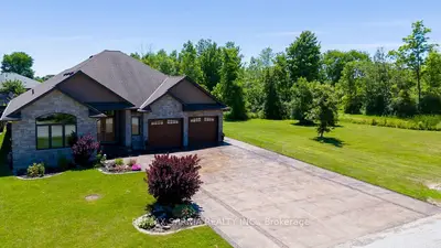 3849 Ferne Avenue, Plympton-wyoming, On N0n 1e0