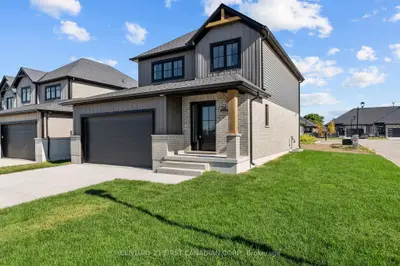 34 Postma Crescent, North Middlesex, On N0m 1a0