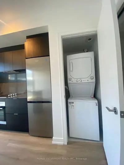 1 Jarvis Street E 1518, Hamilton, On L8r 0a8