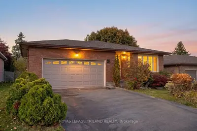 42 Applegreen Grove, London South, On N6j 4k4