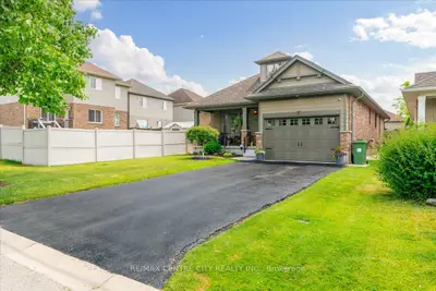 2 Cherry Blossom Lane, St. Thomas, On N5r 1l2