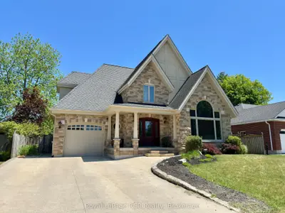 241 4th Street Crescent, Hanover, On N4n 3s9