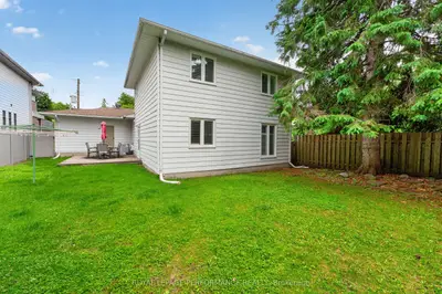 270 Compton Avenue, Woodroffe, On K2b 5a9