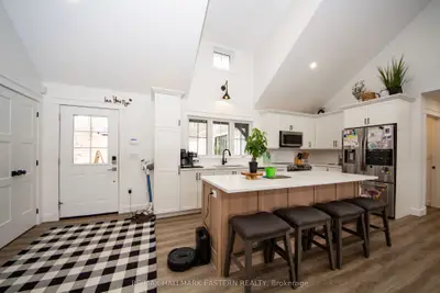 24 Rory Drive, Selwyn, On K0l 2h0