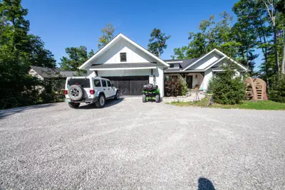 24 Rory Drive, Selwyn, On K0l 2h0
