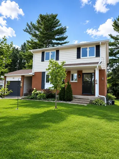 13 Tamarack Street, Deep River, On K0j 1p0