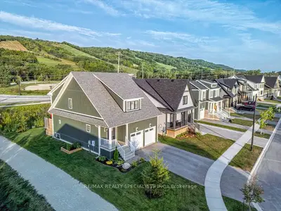 190 Courtland Street, Blue Mountains, On L9y 4e4