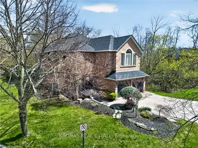 85 Waterford Crescent, Hamilton, On L8e 4z7