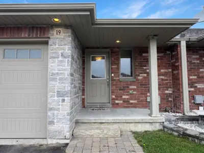 19 MCINTOSH Crescent, Quinte West, ON K8V 0G1