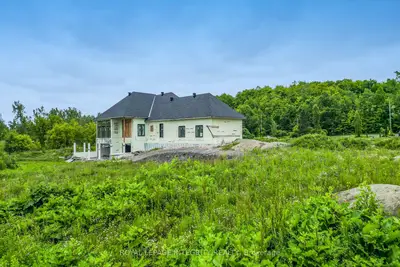 1695 OLD MONTREAL Road, Orleans - Cumberland and Area, ON K4C 1G7