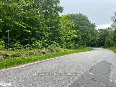23 Ahmic Lake Road, Magnetawan, On P0a 1a0